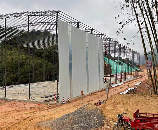 怎么在山坡上建造云南活動板房